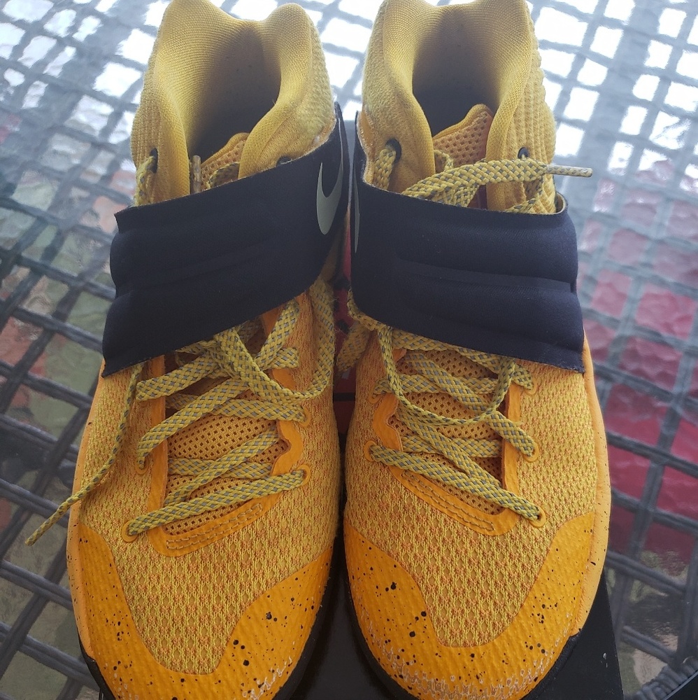 Kyrie's 2 (gs) School Bus